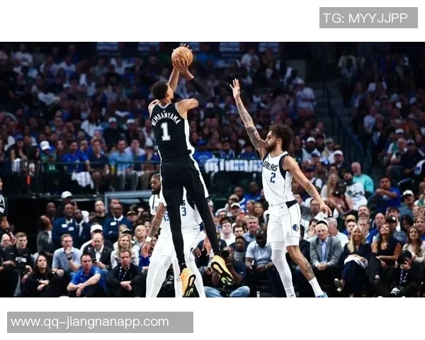 锡安上半场表现抢眼15分钟内贡献8分9板3助3断2帽展现实力 锡安上半场表现抢眼15分钟内贡献8分9板3助3断2帽展现实力